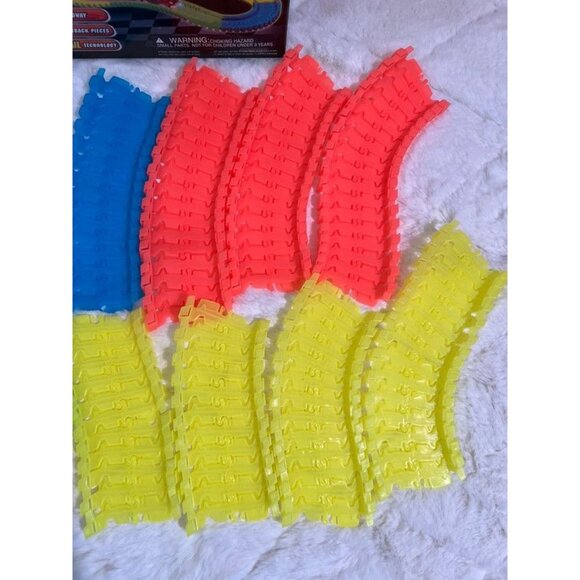 Children’s Magic Tracks Glow in the Dark - Picture 2 of 5